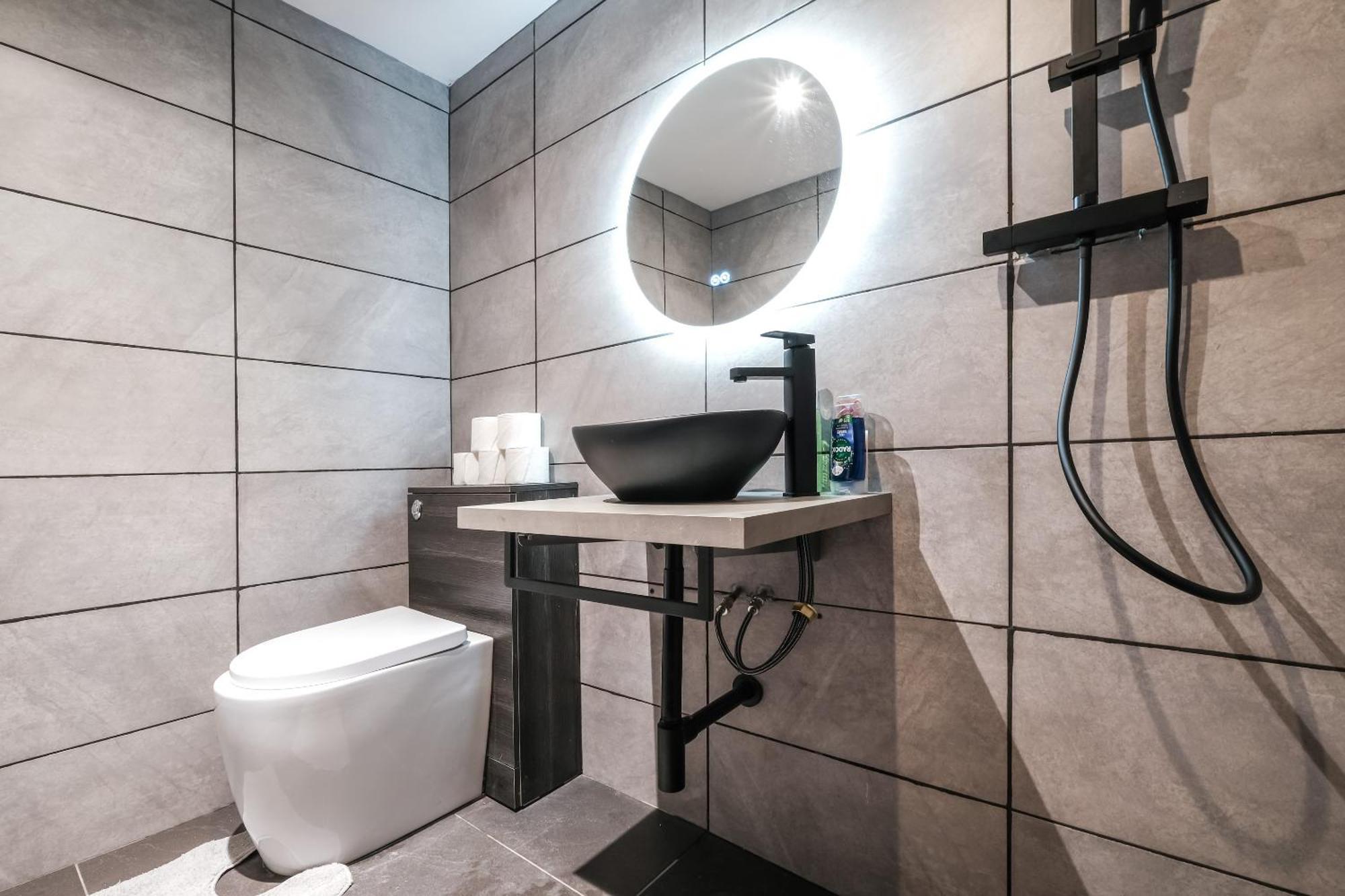Spacious Apartment In Piccadilly Sleep 6 Vrb London Luaran gambar